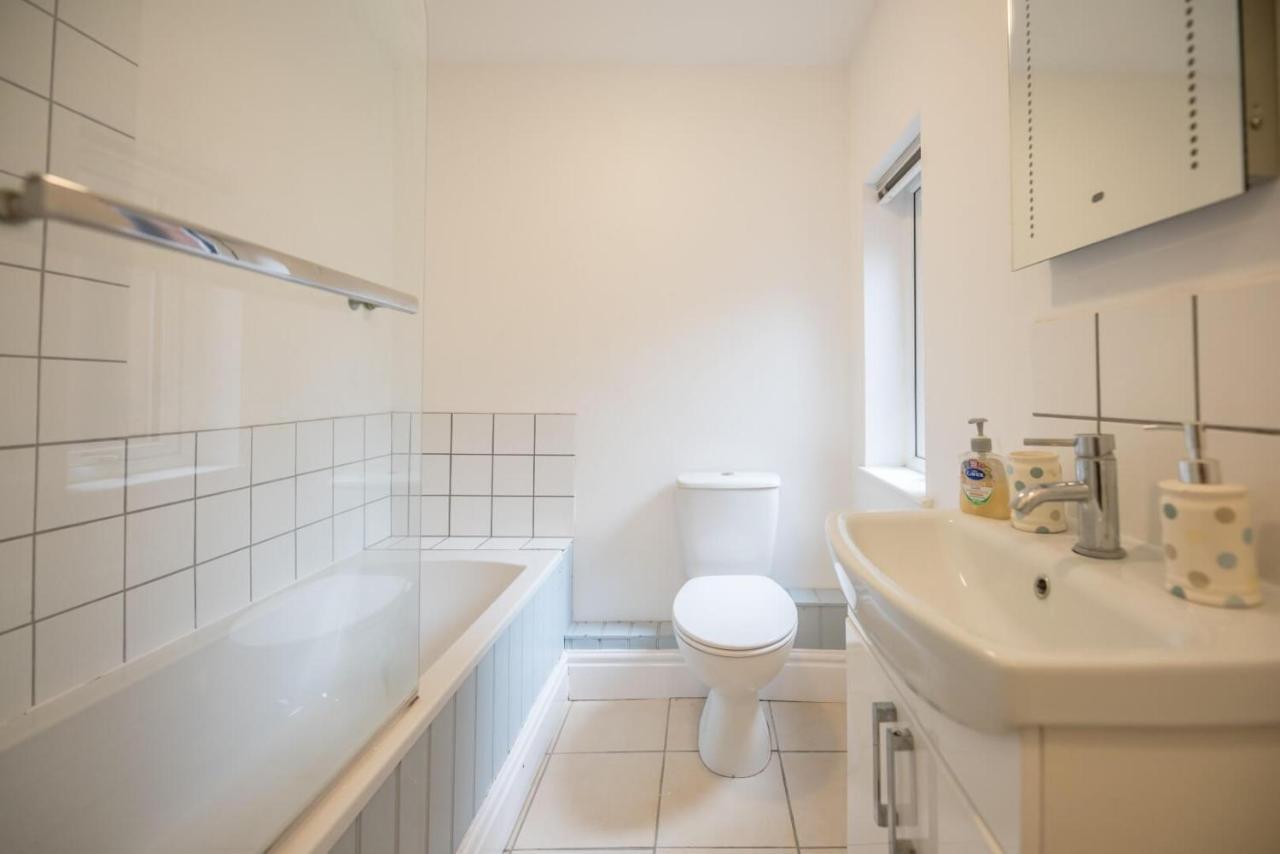 דירות 2 Abbey Mews, לייסטון מראה חיצוני תמונה